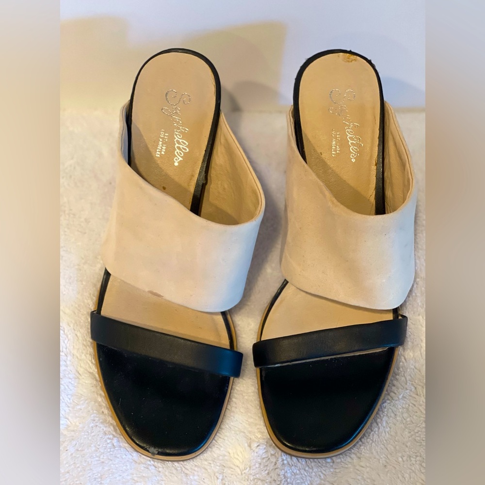 Seychelles 2 strap suede/leather heel. Ivory and navy. Size 8